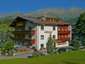 Отель Alpenhof Pension-Garni  Наудерс